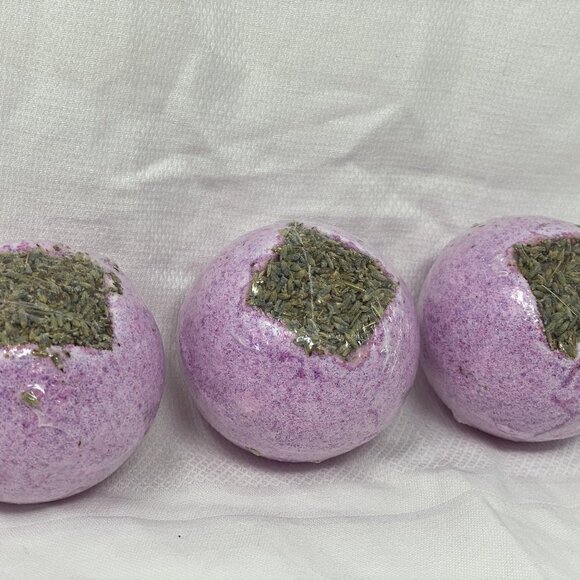 5 Lavendar Bath Bombs Fizzers with lavendar flowers  Lot of 5  Bath Fizzers NEW - Picture 4 of 5